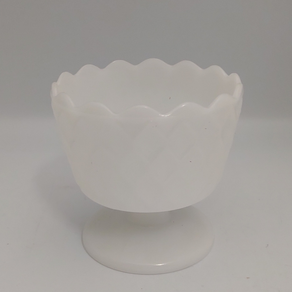 E.O. Brody Co. Milk Glass Dessert Bowl Diamond Weave Scalloped Rim Vtg 3.5” tall